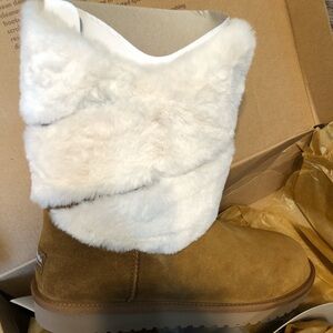 Koolaburra by UGG Dezi Short boot Size 10